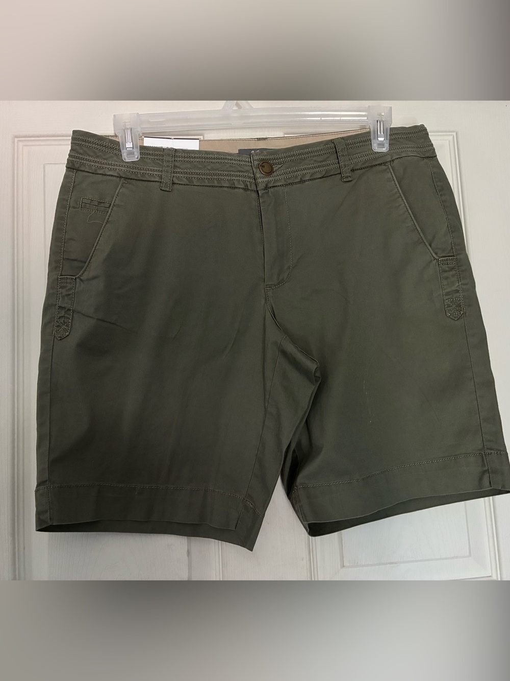 Natural reflections, size 12 olive green shorts NWTG five pockets